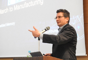 David Eggleston 副社長(GLOBALFOUNDRIES)による招待講演